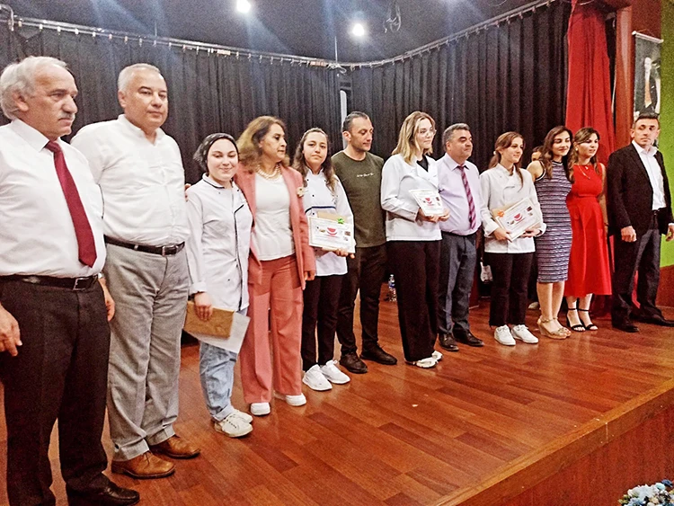 Beykoz Şehit Eren Bülbül Meslek Lisesinde yılsonu etkinliği