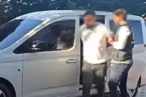 Beykoz'da araç kapılarını açarak ilerleyen sürücüye 2 bin lira ceza