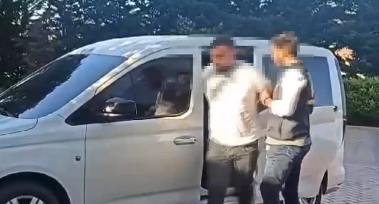 Beykoz'da araç kapılarını açarak ilerleyen sürücüye 2 bin lira ceza
