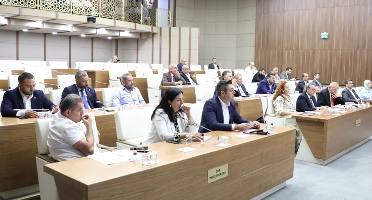 Beykoz meclisinde Temmuz ayı pankart tartışmasıyla başladı