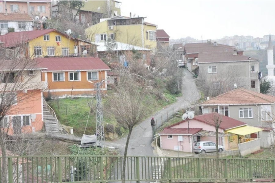 Beykoz Soğuksu’da, üzerinde bulunan 400 dönümden fazla bir alanda oturan yaklaşık 700 hane, arsalarının ‘iki kez satıldığını’ anlayınca soluğu mahkemede aldı