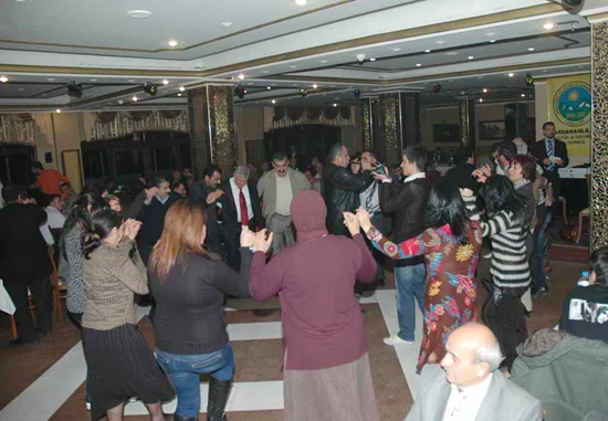 Beykozlu Ardahanlılar Derneği'nin düzenlediği gecede iş ve siyaset dünyasının tanınmış