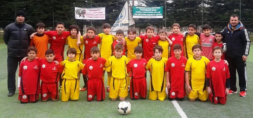 2014-2015 Dönemi Okullararası Küçük Erkekler Futbol Turnuvası’nın finalinde Paşabahçe Ortaokulu