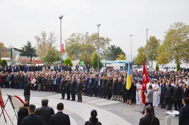 10 kasim 2015 anma 21 ZEd9b0ToFm