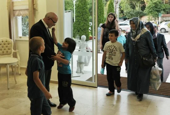 Beykoz Belediyesi’nin kurduğu Gönül Sofraları Ramazan Ayı’nın bereketini, güzelliğini ve