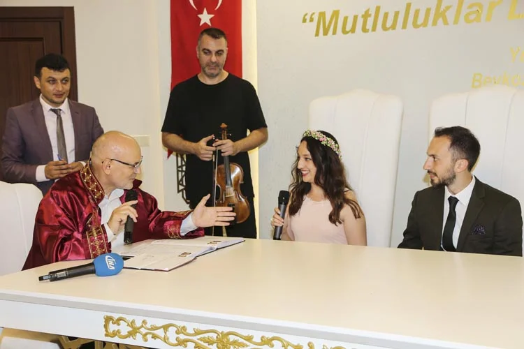 Beykoz Belediyesi, 14 Şubat Sevgililer Günü dolayısıyla nikâh başvurusu yapan