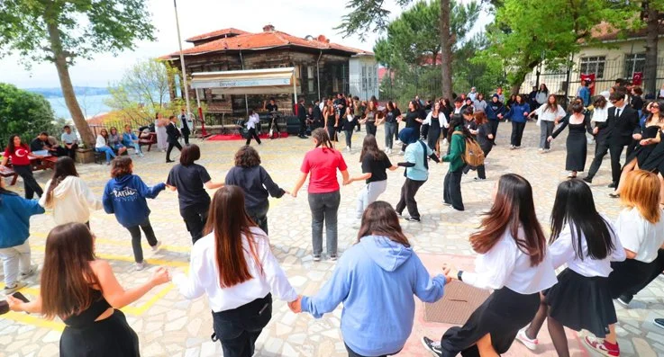 Beykoz'un lisesinden renkli 19 Mayıs görüntüleri 1 19 3 Z4H Cg qRb