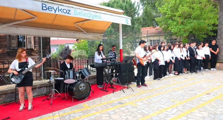 Beykoz'un lisesinden renkli 19 Mayıs görüntüleri 3 19 5 a0ZLCBrgMb