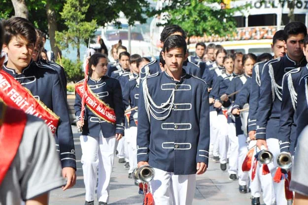 19 mayis 16 17 FerjjUm cw