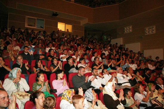 Özgün Oyuncular Grubuyla yeniden tiyatro sahnelerine dönen Sedat Dalar'ın yönettiği