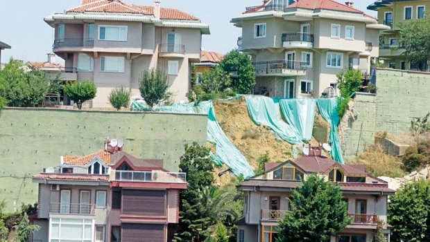 Beykoz Anadoluhisarı’nda 5 bin kişinin yaşadığı prestijli iki site, sınırlarındaki