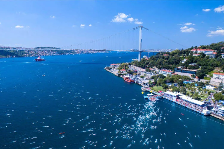 Uzun yıllardır düzenlenen Boğaziçi Kıtalararası Yüzme Yarışının startını Beykoz'dan Bakan