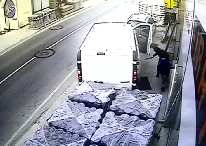 Beykoz'da sabah saatlerinde bir işyerinde meydana gelen hırsızlık dakika dakika