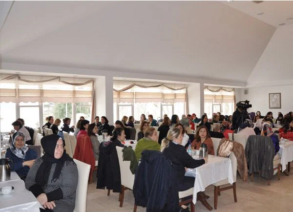 Çalışmayan Kadını Unutmayalım 4 8 mart hab KWpFC8iJLQ