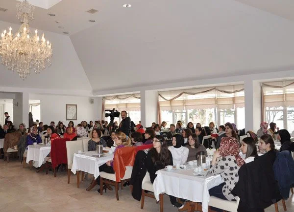 Çalışmayan Kadını Unutmayalım 5 8 mart hab RSGdSbVlNQ