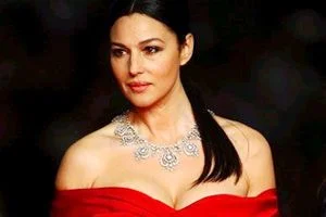 İtalyan yıldız Monica Bellucci, “Gergedanın Son Şiiri” filminin.çekimleri için Beykoz’da…