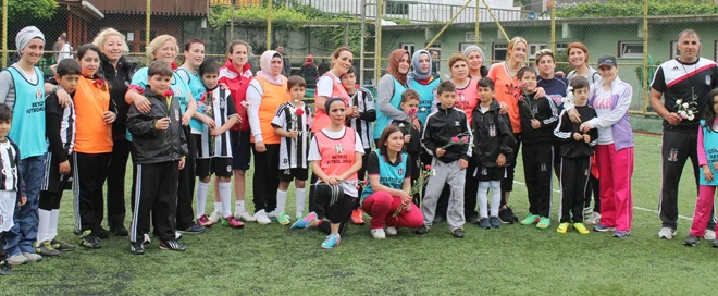 Anneler günü tüm ülkede ve ilçemizde değişik etkinliklerle kutlanırken, en