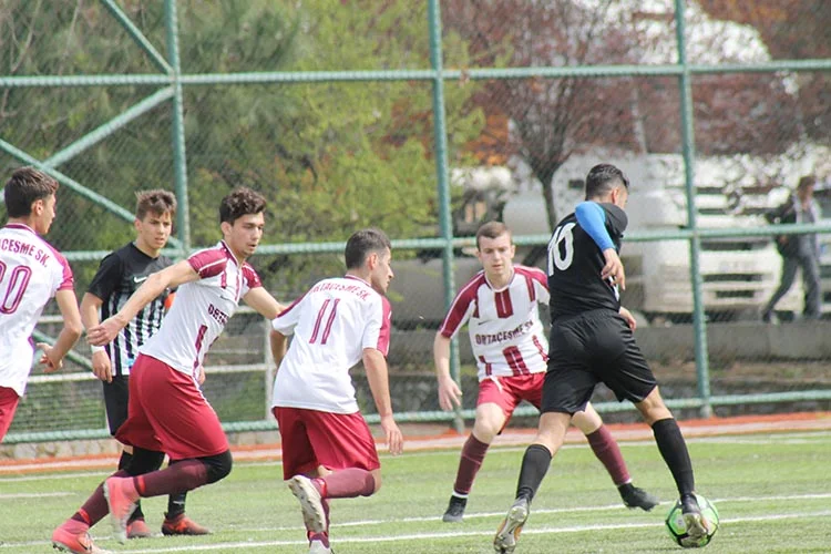 İstanbul Amatör Ligleri U17 / A Kategori müsabakasında Ortaçeşmespor evinde
