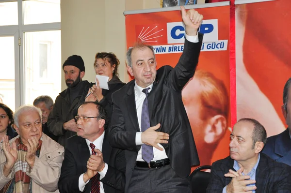 CHP Grup Başkan vekili Akif Hamzaçebi, Görele Mahallesi’ne giderek hem