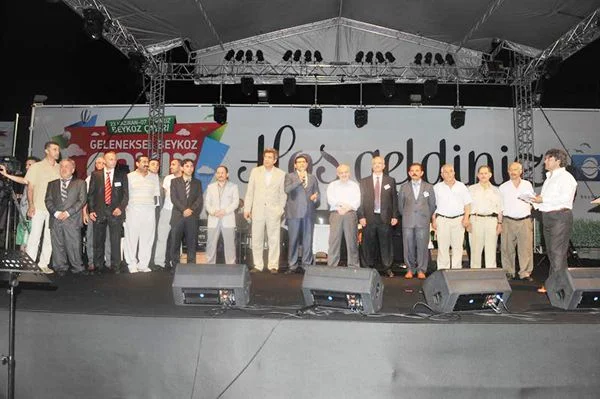 Beykoz’daki yöre derneklerinin Beykoz Çayır Festivali kapsamında kendi eğlence ve