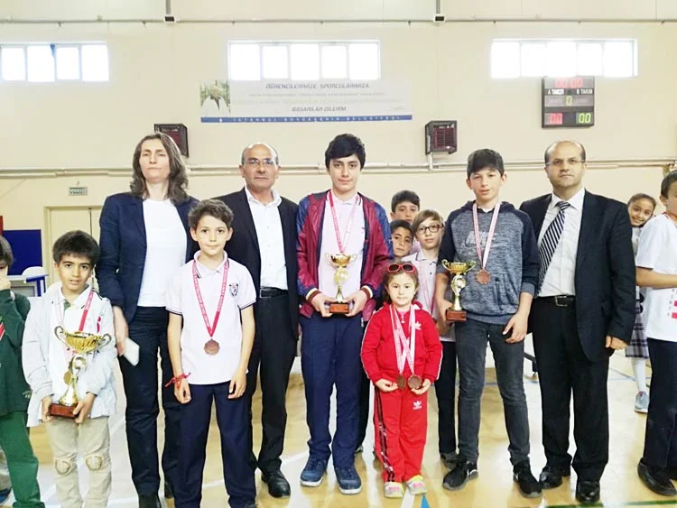 Beykoz Atatürk Ortaokulu  son günlerde aldığı başarılı sonuçlarla sporda