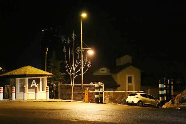 Beykoz’da lüks bir sitede şüpheli 5 şahıs, bir villada oturan