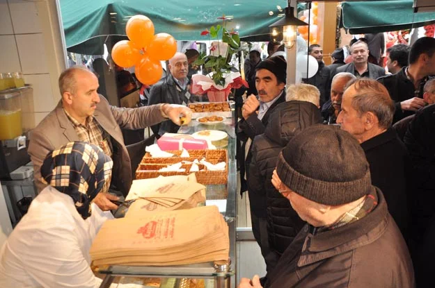 Adil Usta'nın Soğuksu’daki yeri dualarla açıldı 2 acilis sec db 16