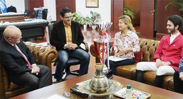 İzmir Atlıspor Kulübü tarafından düzenlenen Cumhuriyet Kupası Binicilik Engel Atlama