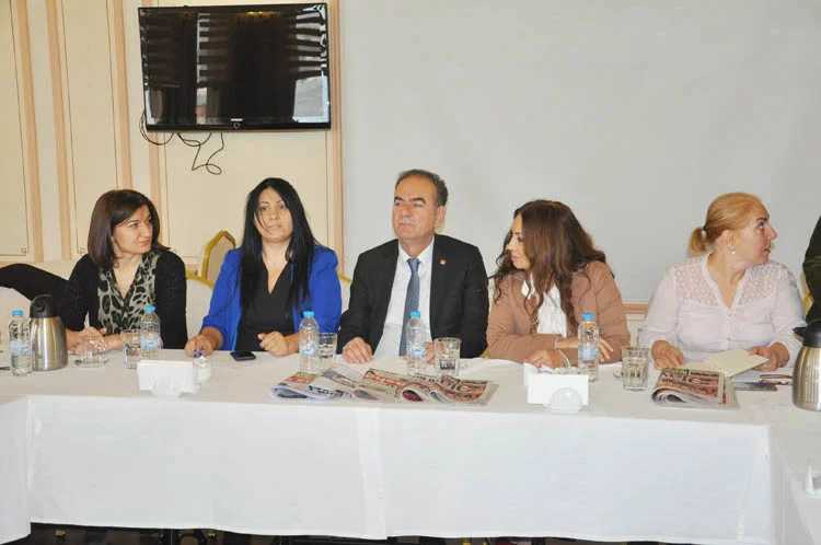 aday adayi tonya basinla bulustu 6 MhLZ 5upaq