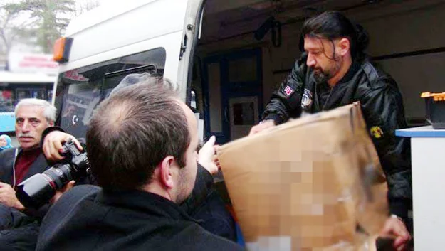 Beykoz İlçe Sağlık Müdürlüğü'ne bir eczanenin usulsüz ilaç bulundurduğu yönünde