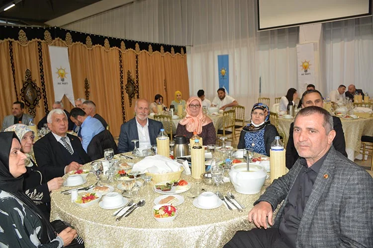 ak parti beyk UYU3Ebs1tA