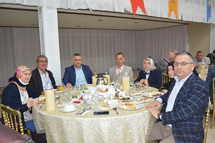AK Parti Beykoz İlçe Başkanlığı, düzenlediği iftar programında spor kulüpleri,