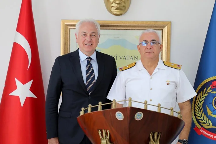 Beykoz Belediye Başkanı Alaattin Köseler, İstanbul Boğaz Komutanlığı'na atanan Tuğamiral