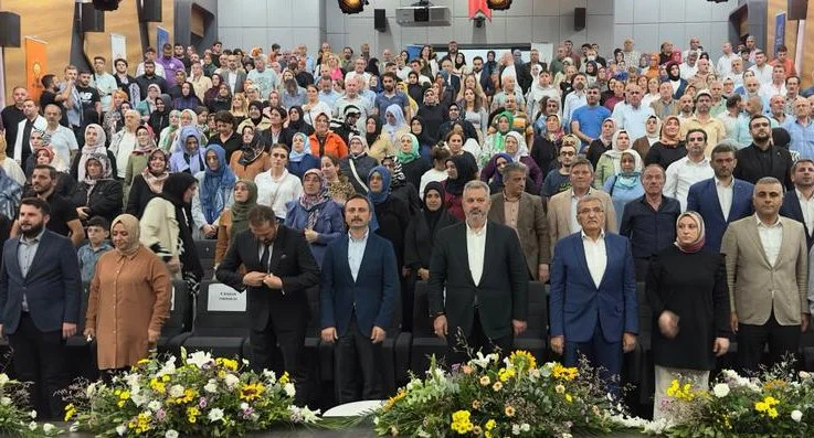 AK Parti Beykoz İlçe Başkanlığı'nın Danışma Meclisi toplantısında konuşan Başkan