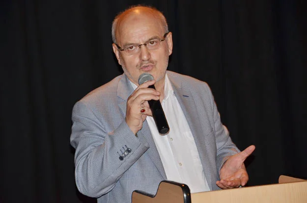 ak danisma h 2015 11 OJVkflUFXs