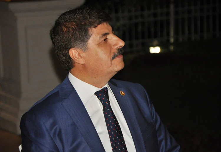 ak iftar 16 46 AihN0KT5ed