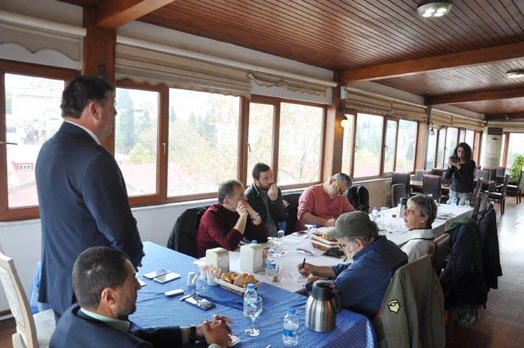 ak parti aday adayi adem sefer basinla bulustu 2 p5yR4RQ8QU