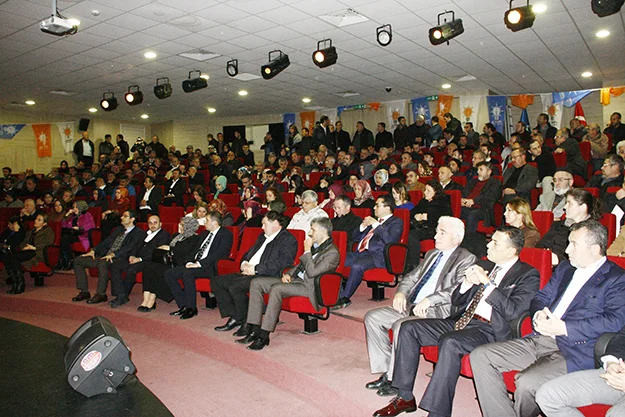 AK Parti İlçe Başkanı Mustafa Gürkan, Danışma Toplantısı'nı takip eden