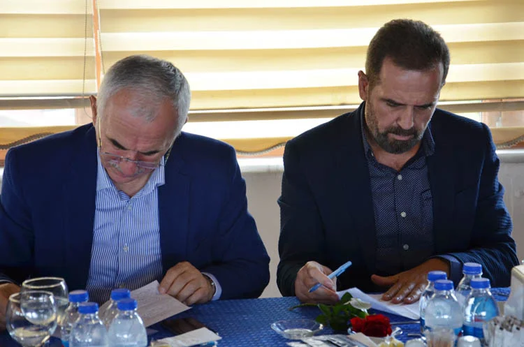 ak parti demokrasi 28 kB