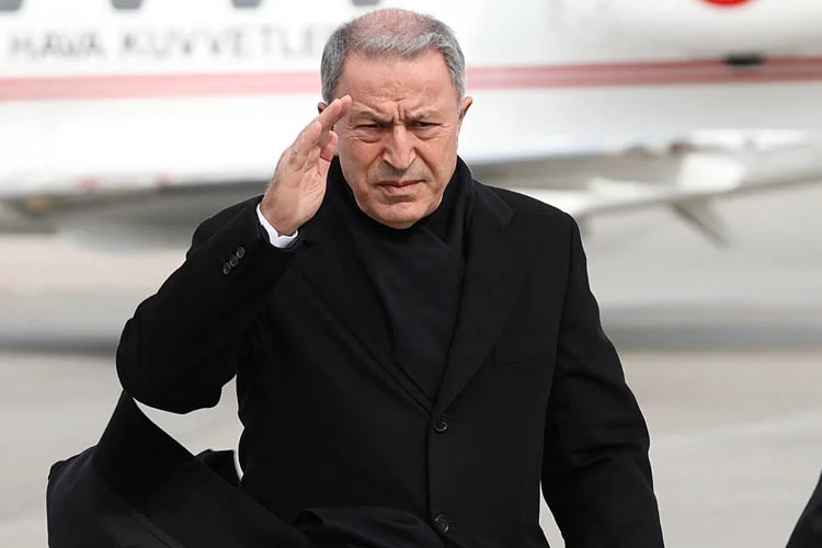 Milli Savunma Bakanı Hulusi Akar, Beykoz'daki Sualtı Taarruz Komutanlığına gelerek