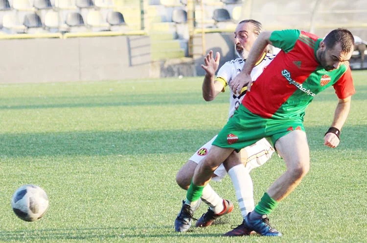 Beykoz ve Galatasaray Takımlarının eski milli kalecilerinden olan Nihat Akbay