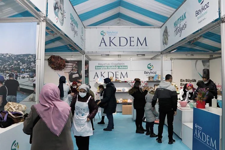 Beykoz Aile ve Kadın Destekleme Merkezi (AKDEM)’de eğitim alan öğrenciler,