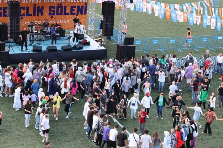 AK Parti Beykoz İlçe Gençlik Kolları Başkanlığınca düzenlenen gençlik şöleninde