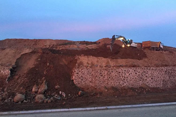 Geniş makine parkuru ve iş ağıyla Aksoylar Peyzaj ve Hafriyat,