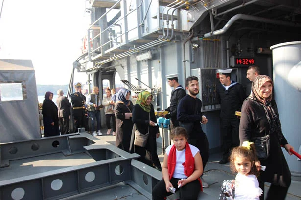 Cumhuriyetin 96. yılı kutlamaları kapsamında Deniz Kuvvetleri uhdesindeki TCG Alemdar'a