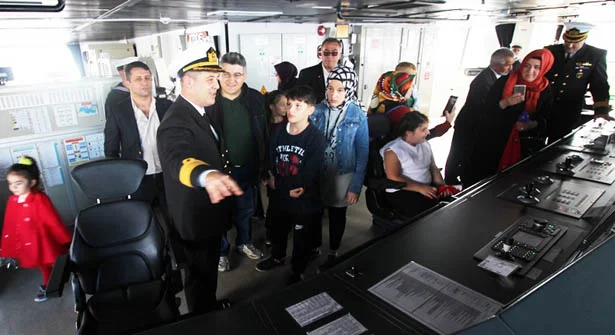 TCG Alemdar'a Beykozlular akın etti 3 alemdarabeykozlularakinetti 3 zSYA7Kde6