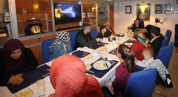 TCG Alemdar'a Beykozlular akın etti 1 alemdarabeykozlularakinetti 9 ee0HtTHlKP