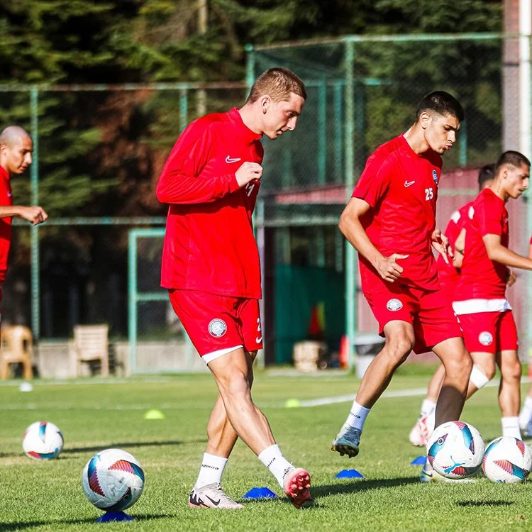 TFF 3. Ligi’nde Beykoz’u temsil etmeye hazırlanan İshaklı Spor Kulübü