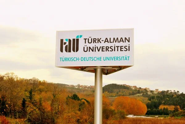 Kader Gür'ün sorularını cevaplayan Yücel Çelikbilek, "muhalefet kişisel kavga çıkarmaya