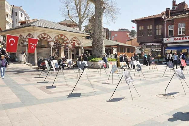 MHP Beykoz İlçe teşkilatı, Onçeşmeler önünde merhum Alparslan Türkeş'in fotoğraflarını